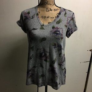 t.la V-neck Short Sleeve Tee